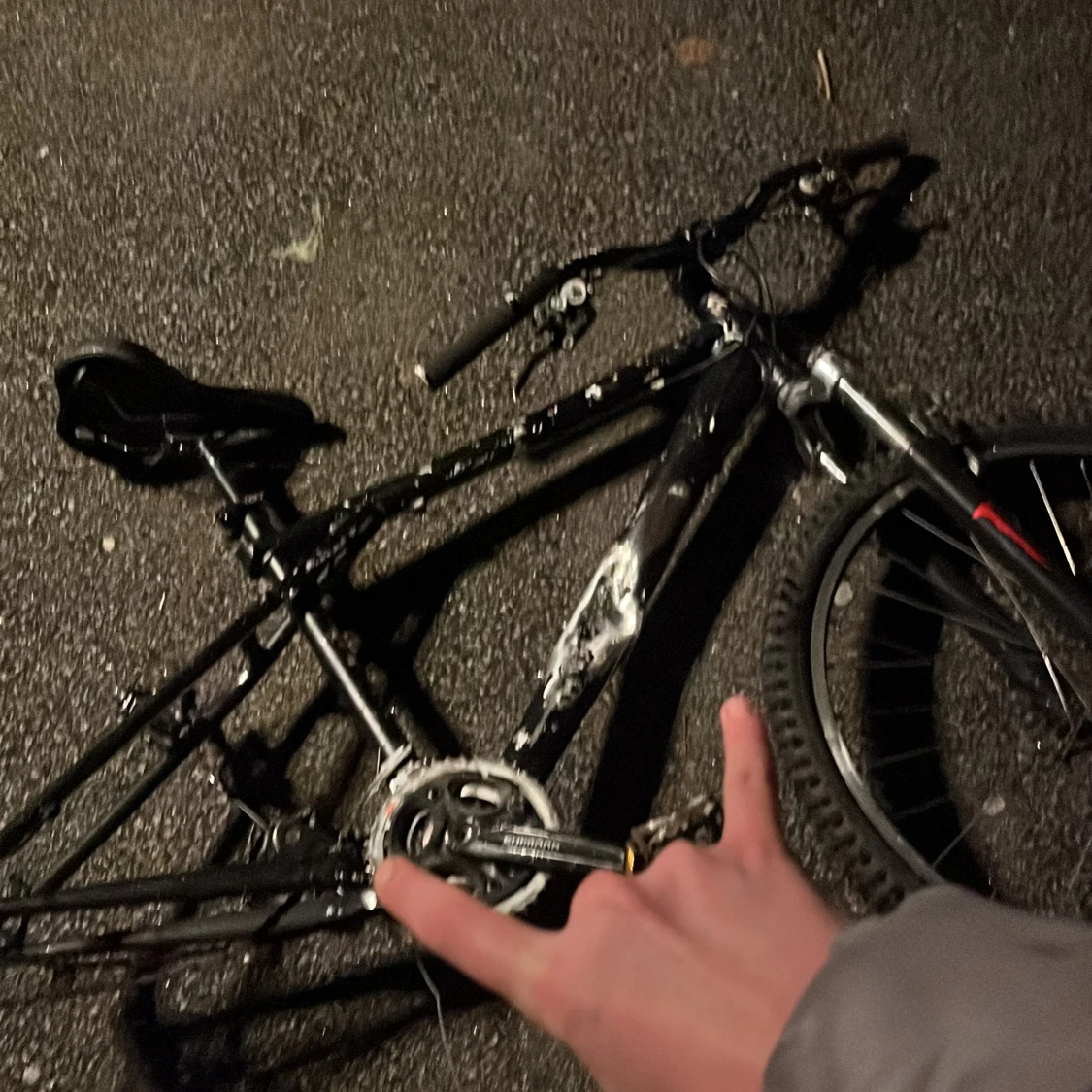 Fin cyckel ny servad men kan ha en liten buckla pga att en liten sten flög på den. Rätt så blyt så skrapar i på fartgupp🤘🏿 - 1