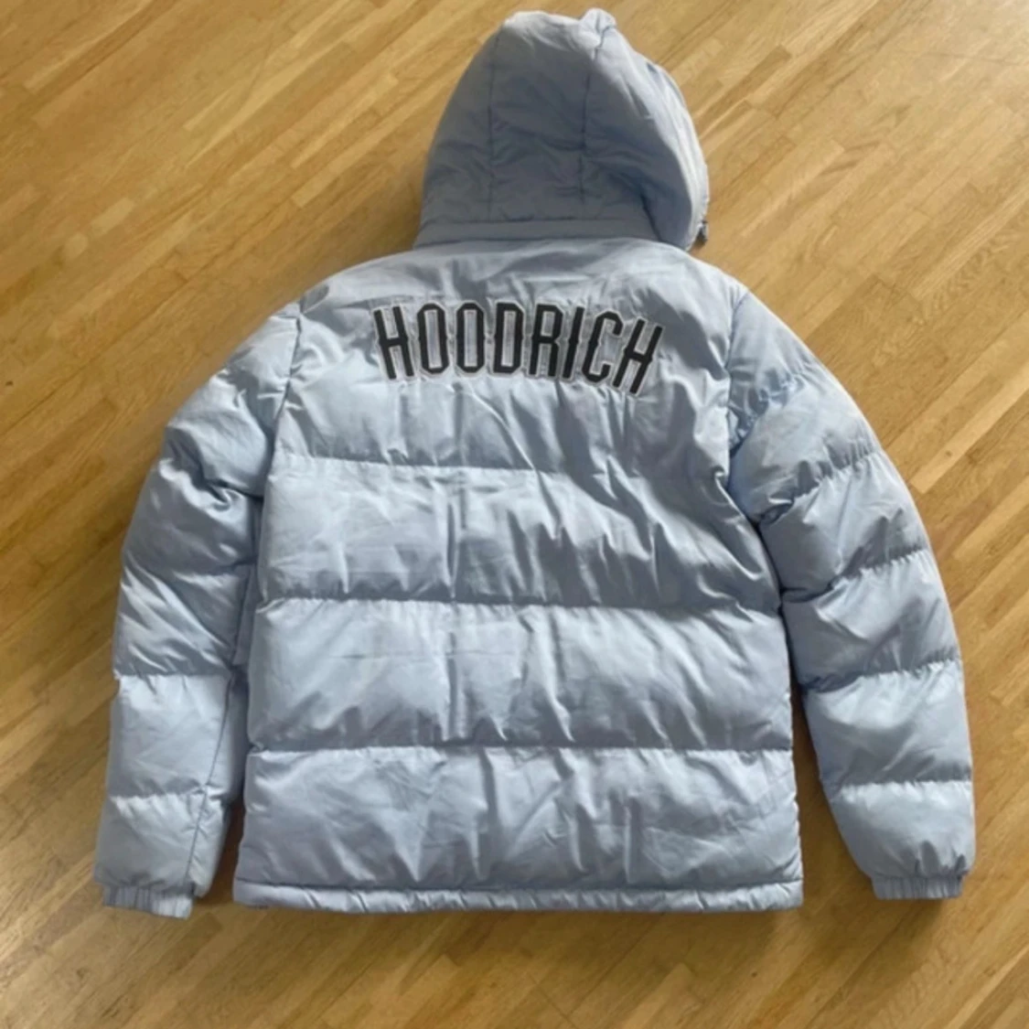 Ljusblå pufferjacka från Hoodrich - 1