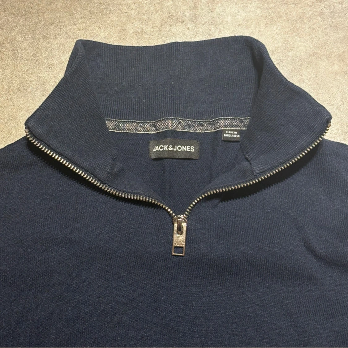 Marinblå stickad half zip från Jack & Jones - 1