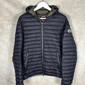 Colmar Jacka | M - Colmar dunjacka | Grymt skick! | Storlek 50 | Modellen är 185 och väger 65kg | INGA BYTEN | Fraktar spårbart eller möts upp i Täby 