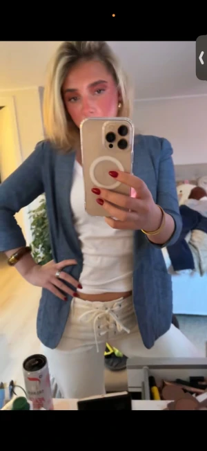 Kavaj - Köpte den nyss på plick men var lite för liten för mig! Jättesnygg!!💖🌟