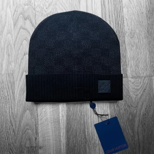 Exklusiv svart mössa - Aldrig använd
