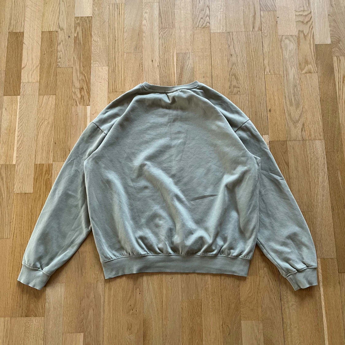 Ljusgrå loose fit sweatshirt H&M - 1