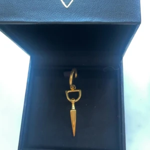 Maria Nilsdotter örhänge - Maria Nilsdotter örhänge guld. I helt nytt skick och använd ett par få gånger!