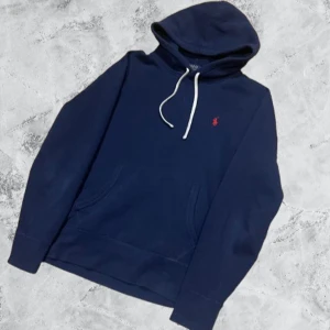 Ralph lauren hoodie - Skick: 8/10. Inga hål eller fläckar. 