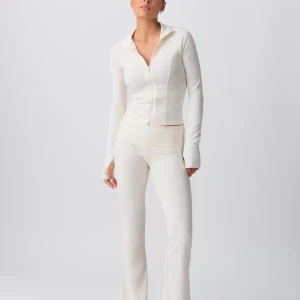 yoga set - Säljer ett superfint yoga set/tränings sett från gina tricot i deras ”soft touch” märke. koftan är i storlek xxs och yoga pantsen är i xs! de är endast använda 2 ggr så fortfarande i super skick🤍 400kr för både koftan + tightsen