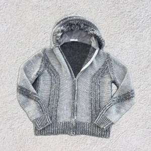 Fodrad cardigan - Bra skick inga defekter. Går inte att köpa längre. Pris endast 699. Strl L passar M