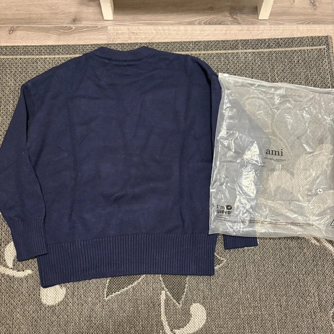 Marinblå stickad tröja från Ami - 3