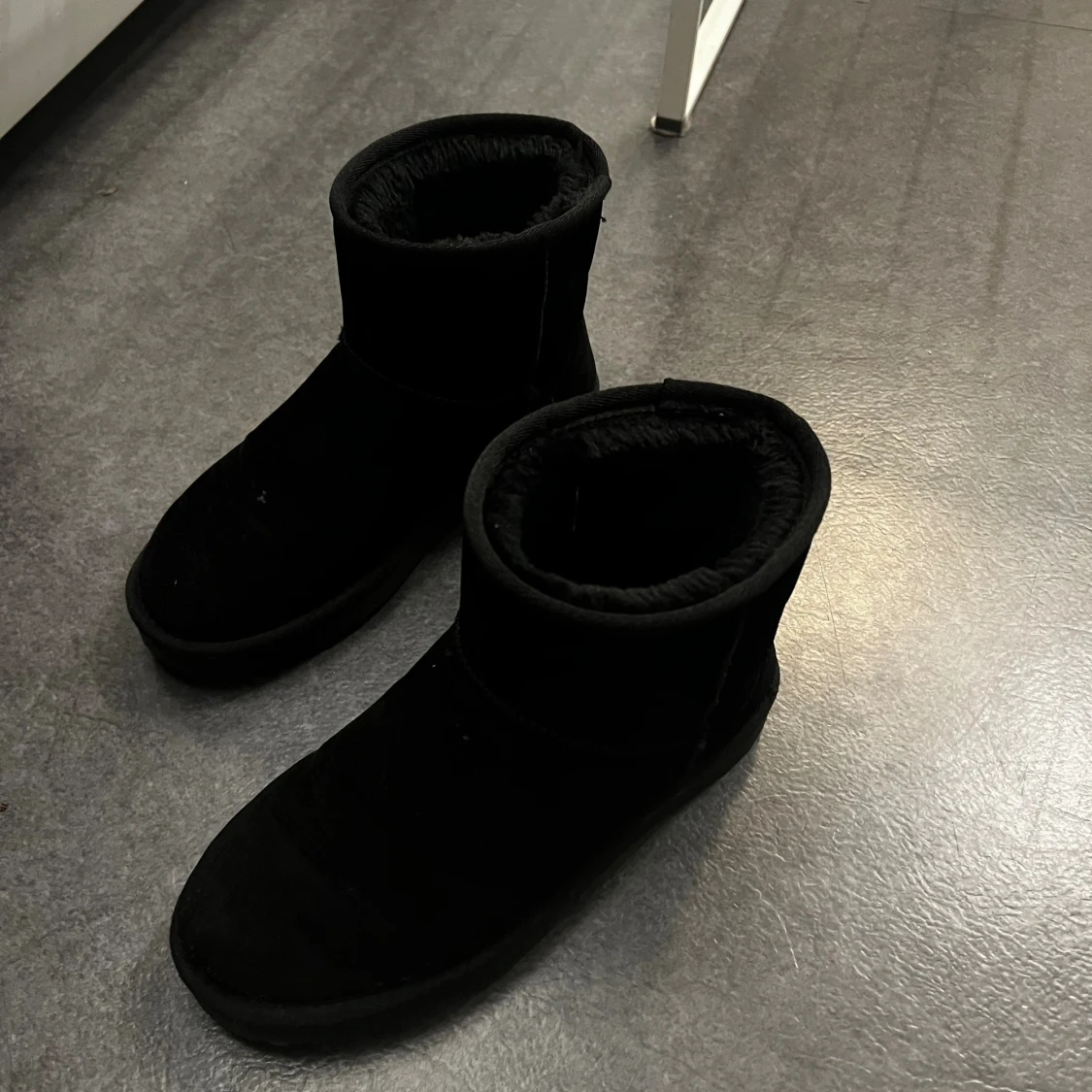 Svarta Uggs fån Nelly  - 1