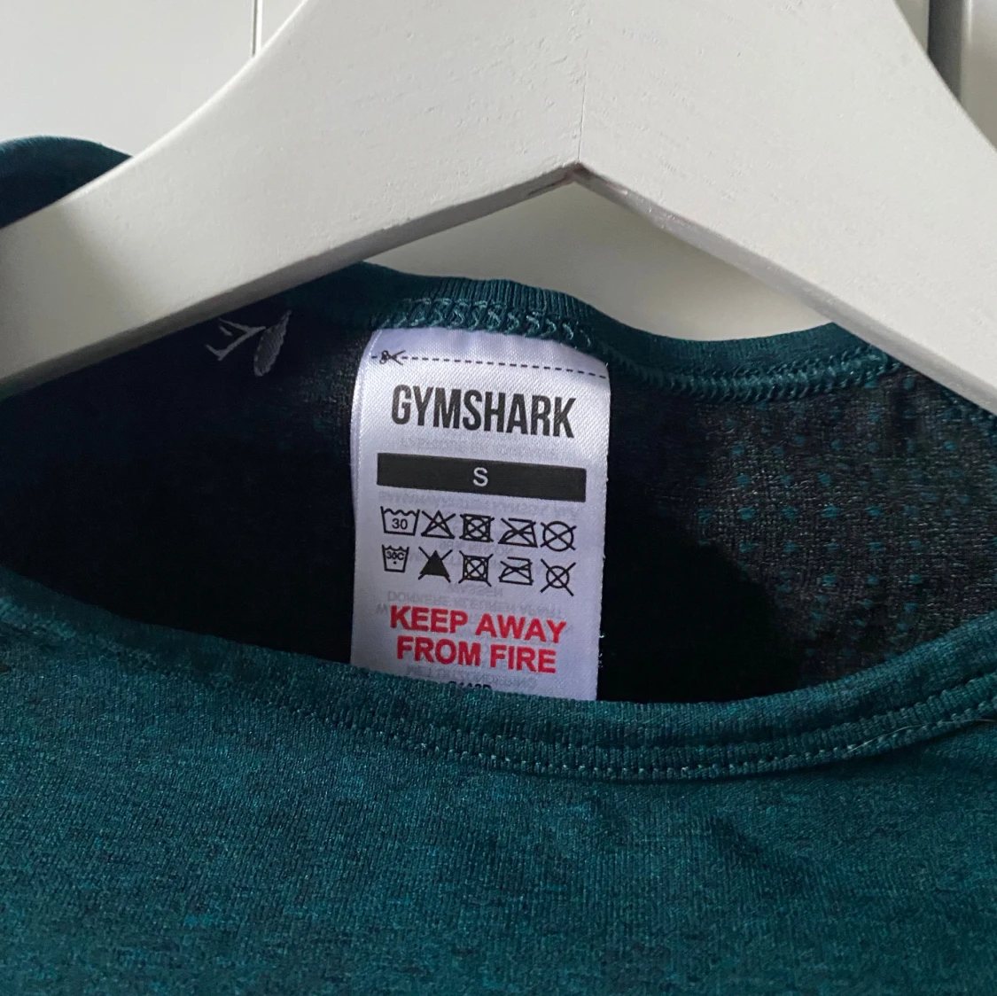 Mörkgrön croppad topp från Gymshark - 1