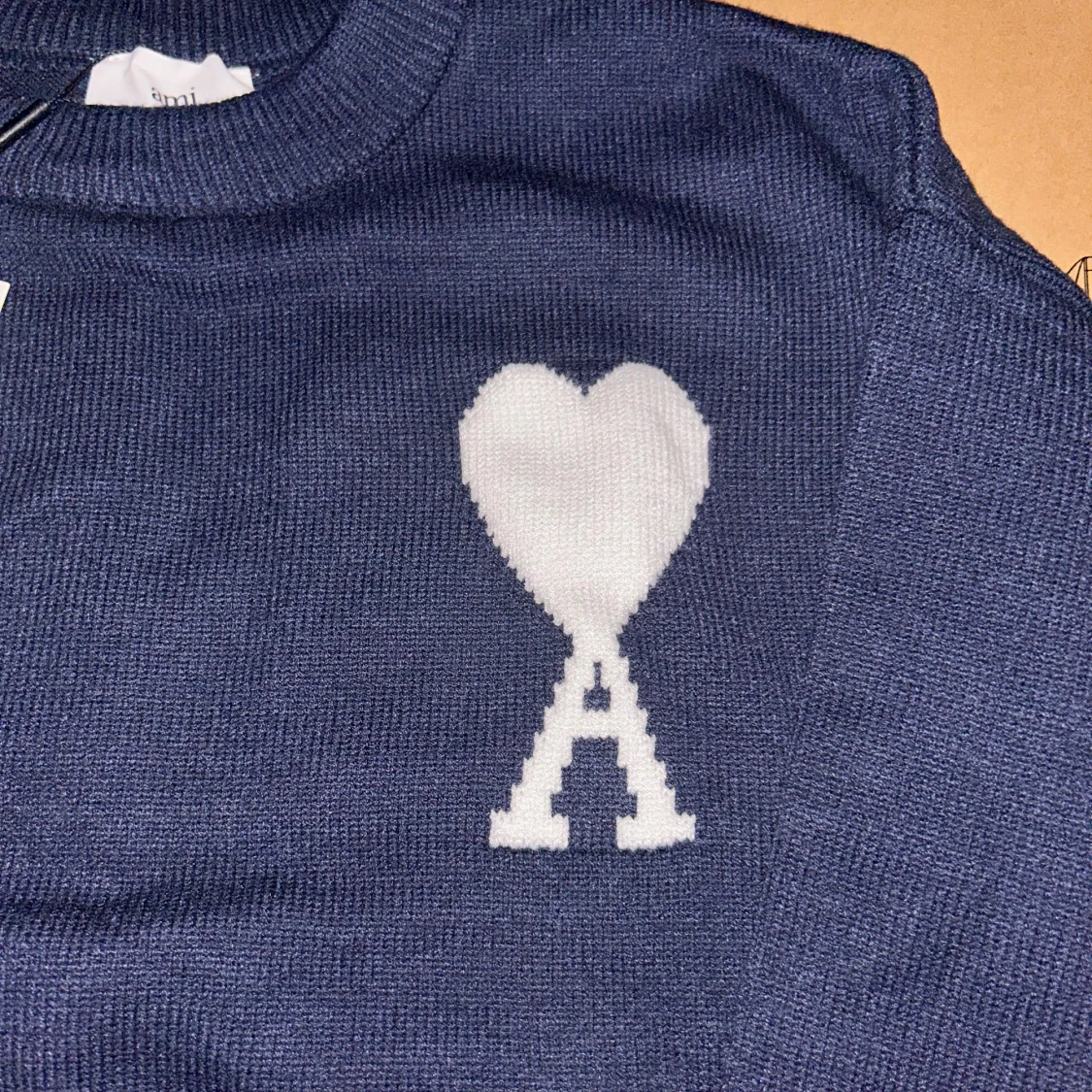 Mörkblå stickad tröja  - 1