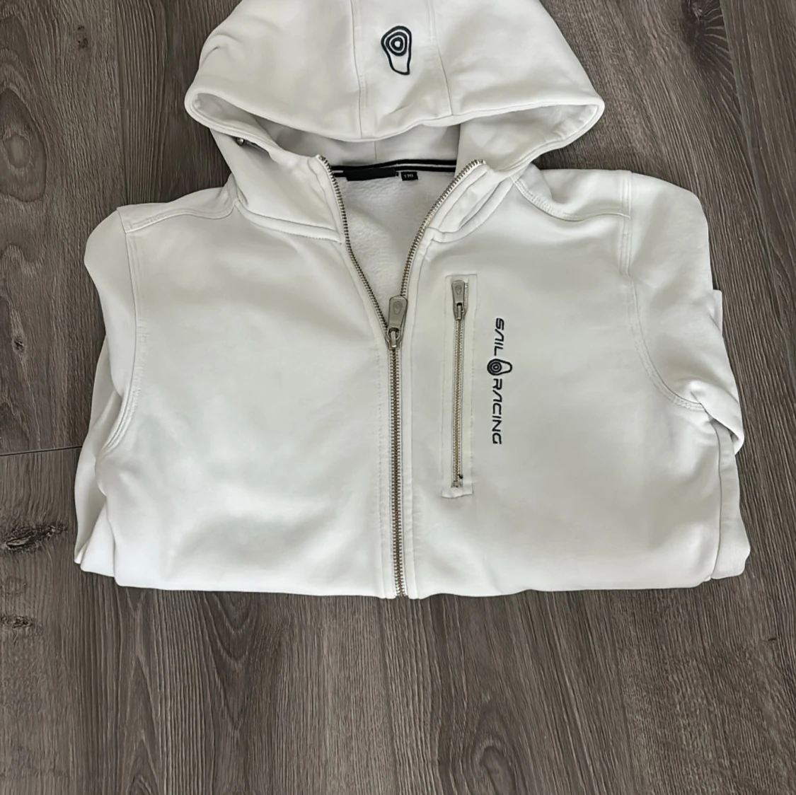 Vit vinhoodie från Sail Racing - 2