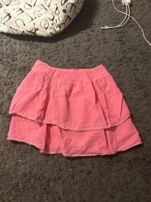 Rosa volangkjol från Vero Moda - Rosa volangkjol