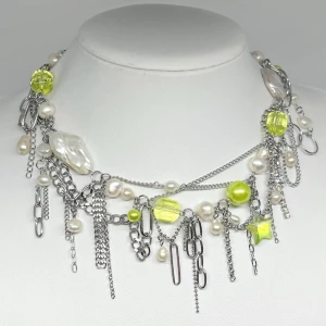 (Reserverad) Halsband - [SIZE: 37 - 42.5 cm]  materials include: glass & czech glass, freshwater pearls, shell, stainless steel chains & hardware