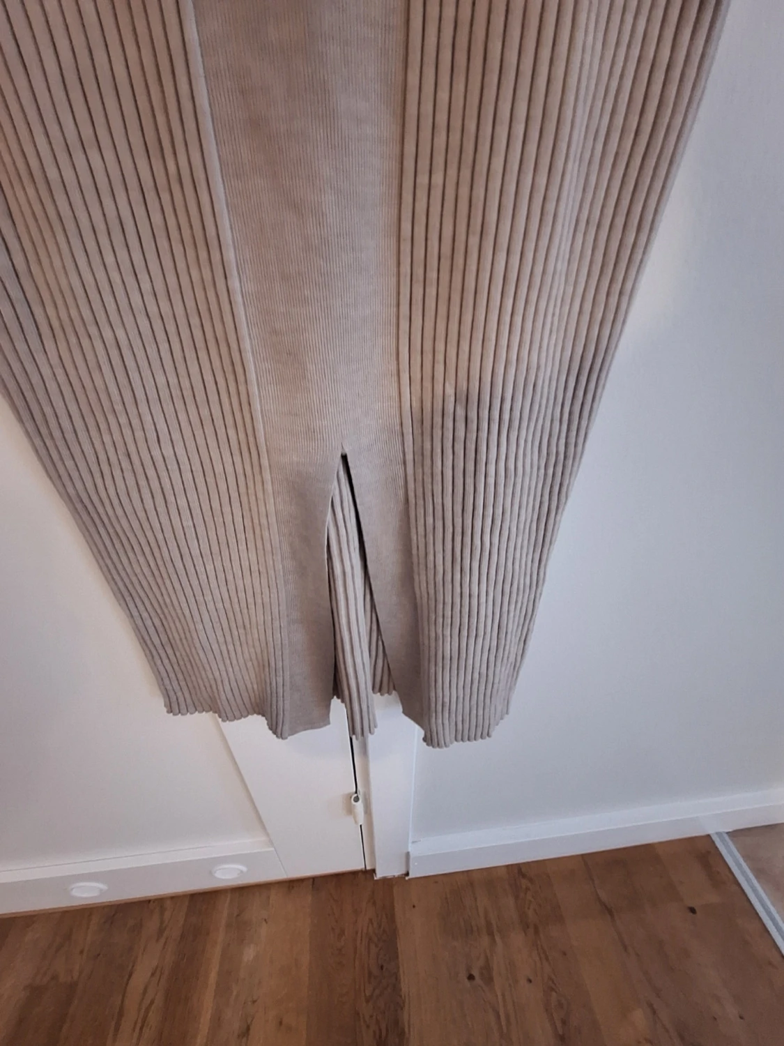 Ny Beige ribbad långklänning Levate Room i merinoull strl M.  - 3