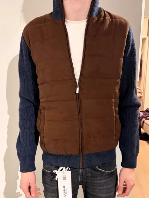 Cardigan från spada Roma - En lite schysstare zip tröja från spada Roma, köpt för ca 2000kr. Är mocka på framsidan.