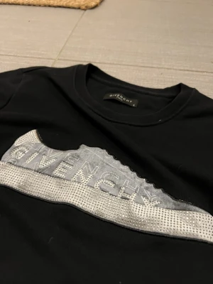Givenchy tröja  - Sällsynt Givenchy tröja. Hör av dig vid frågor!