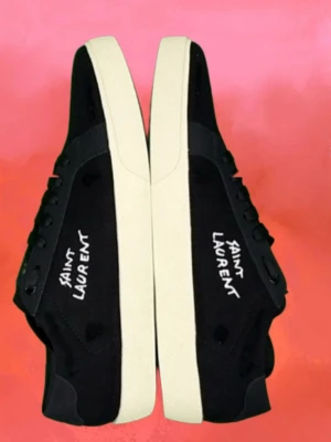 Svarta Saint Laurent skor - Helt nya kvitto kan letas upp!! 