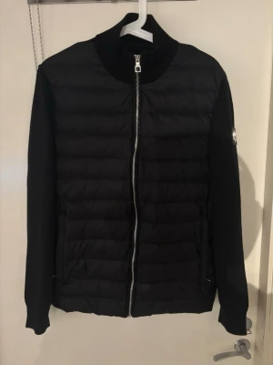 Svart cardigan Bvaldi - Knappt använd då den inte är min stil ser ut som helt ny