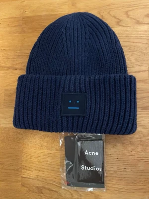 Acne mössa - Helt ny. Skickar snabbt. Priset är fast🙂