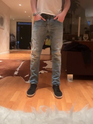 Dondup George 33 - Dondup ljusblå Stl 33 hör av dig vid mer funderingar eller bilder!