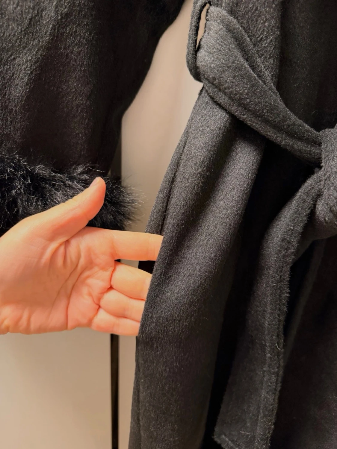 Svart kappa m.päls - 4