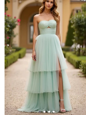 Grön balklänning - Otroligt fin balklänning. Hör av er om ni är intresserade! Passar 34-36