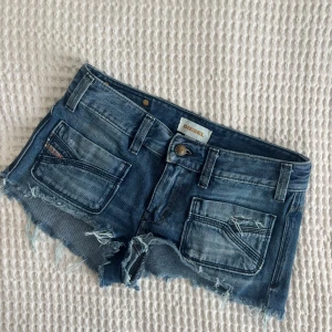 Diesel shorts❣️ - Säljer dessa diesel shorts i snygg urtvättad färg! Mindre i storleken så skulle säga att de är w24💗pris kan diskuteras💕
