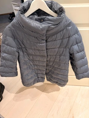 Herno jacka - Jättefin herno jacka i storlek it42, motsvarar small. Skriv om du har några frågor💞