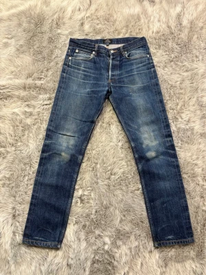 APC Jeans - Säljer detta eftertraktade Par Selvedge APC jeans | Storlek 27 | Mycket bra skick | 100% bomull och bild på selvedge ID finns i annons vid övriga eventuella frågor svarar jag gärna 🙌✅