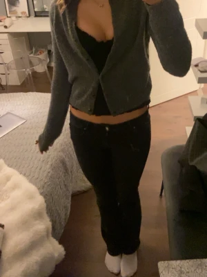 grå kofta - säljer min jätte snygga kofta från hm i storlek S💓