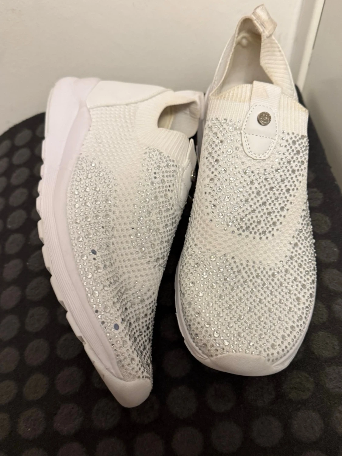 Vita sneakers med glittriga detaljer
