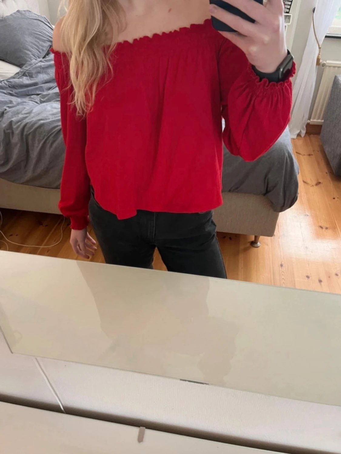 Röd offshoulder blus med volang - 2