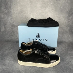 Lanvin DBB1 - Skick: 10/10, endast testade en gång. | Ingår: Skor, Box och Dustbags. | Nypris: +- 5200 SEK. | Storleken är UK8.