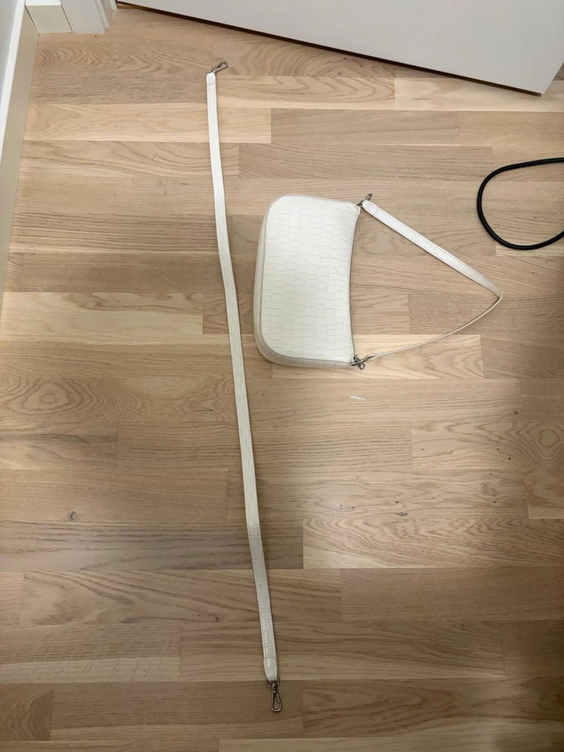 Beige axelväska med krokodilmönster - 2