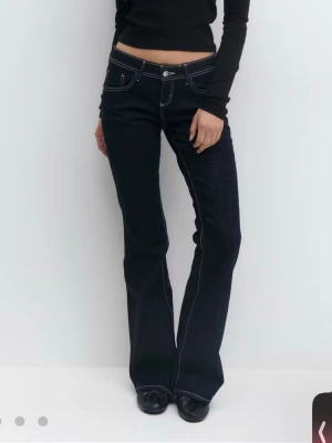 Bootcut jeans  - Snygga och populära jeans form Gina tricot💞 dem är uppspretade där nera så dem är längre, obs jag är 170. 