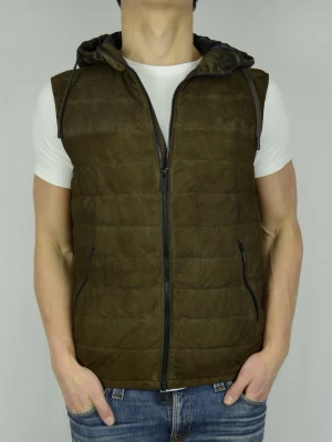 Massimo Dutti väst  - MASSIMO DUTTI VÄST  Storlek : M  Passform : Normal   Användning : Västen är i ett väldigt fint skick utan defekter  Nypris : Cirka 1500SEK  Modellen på bilen är 182CM och väger 75KG