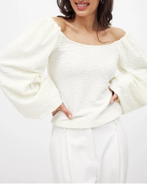 Nakd blus  - NA-KD blus, som är off shoulder. Aldrig använd med prislapp kvar! Superfin 