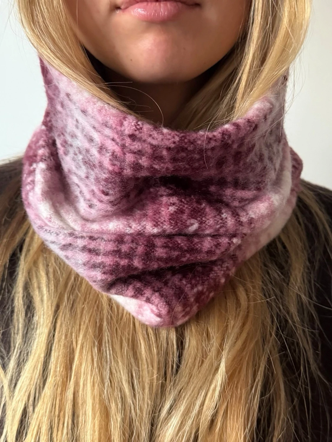 Rosa och vinröd halsvärmare/buff