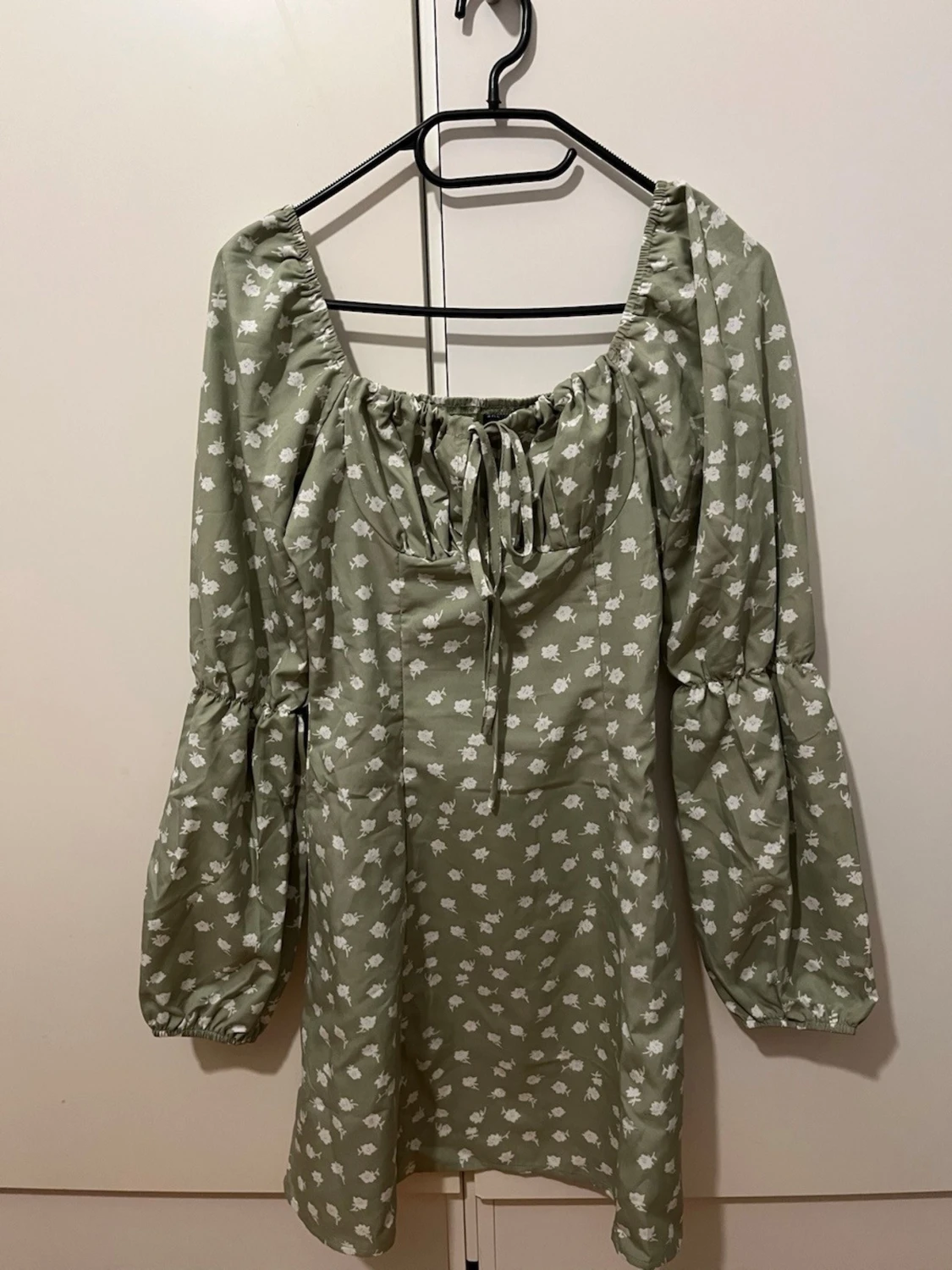 Grön blommig kortklänning från SHEIN