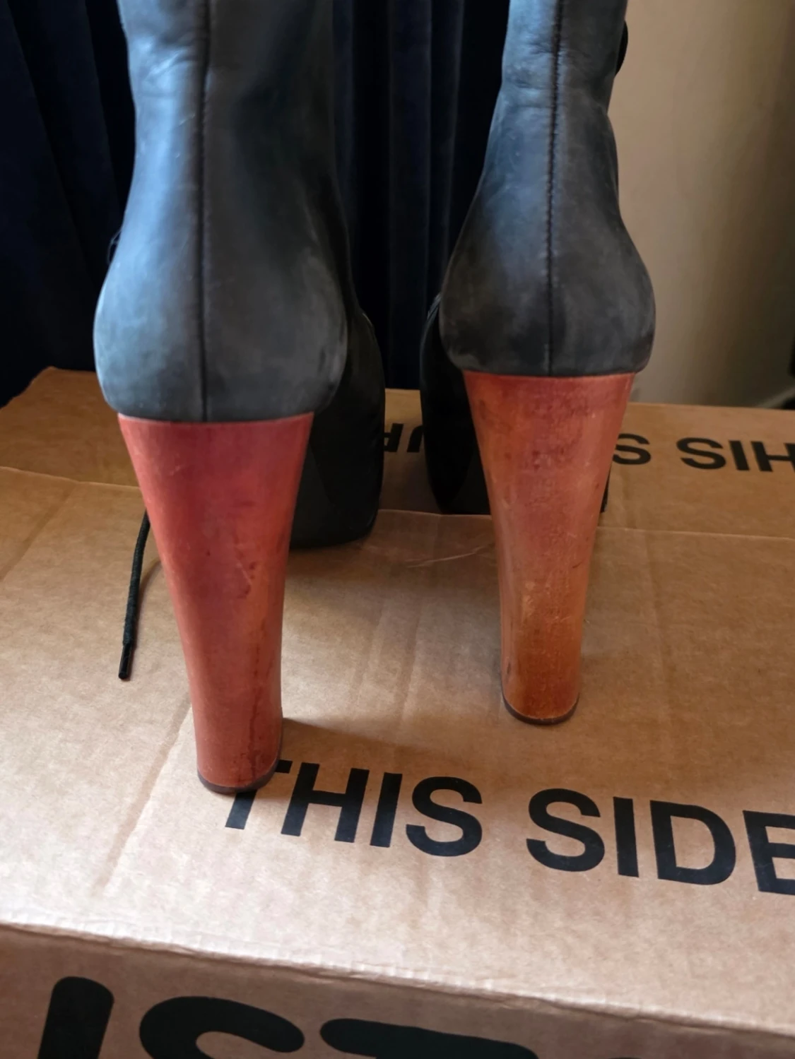 Svarta boots med träklack och snörning - 2