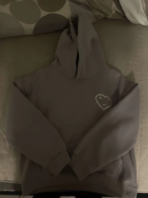Grey Carsicko hoodie - Jätte fin grå Carsicko hoodie. Den är L men sitter som S typ. Kan ge mått vid förfrågan.
