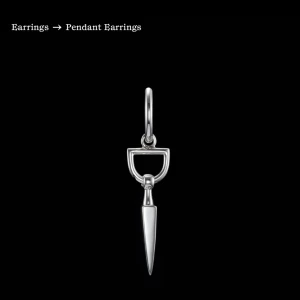 Maria Nilsdotter örhänge - Säljer nu mitt Maria Nilsdotter örhänge. Fick det i somras som en avslutningspresent. Så inte haft alls länge, jättefint skick. Orginalpris 2295 kr. Kan även tänka mig byta mot något annat smycke i samma värde💘 kan mötas upp i Stockholm