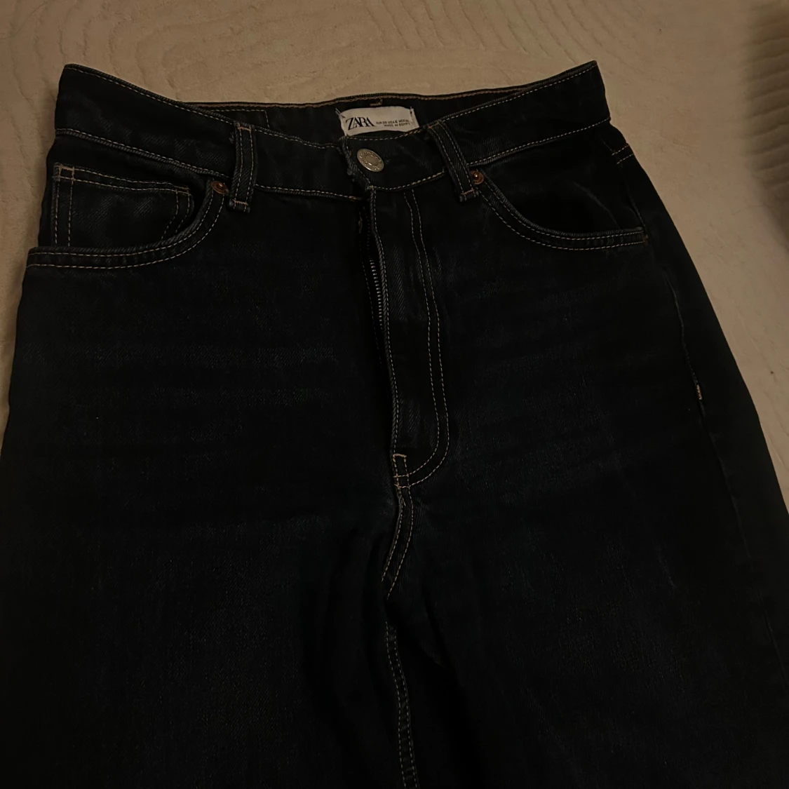 Mörkblå wide jeans från Zara - 2