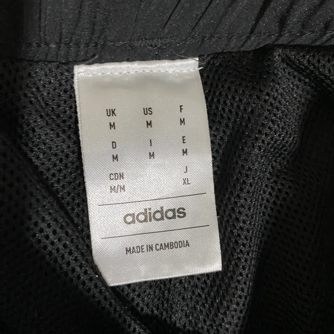 Svarta träningsbyxor från Adidas M - 1