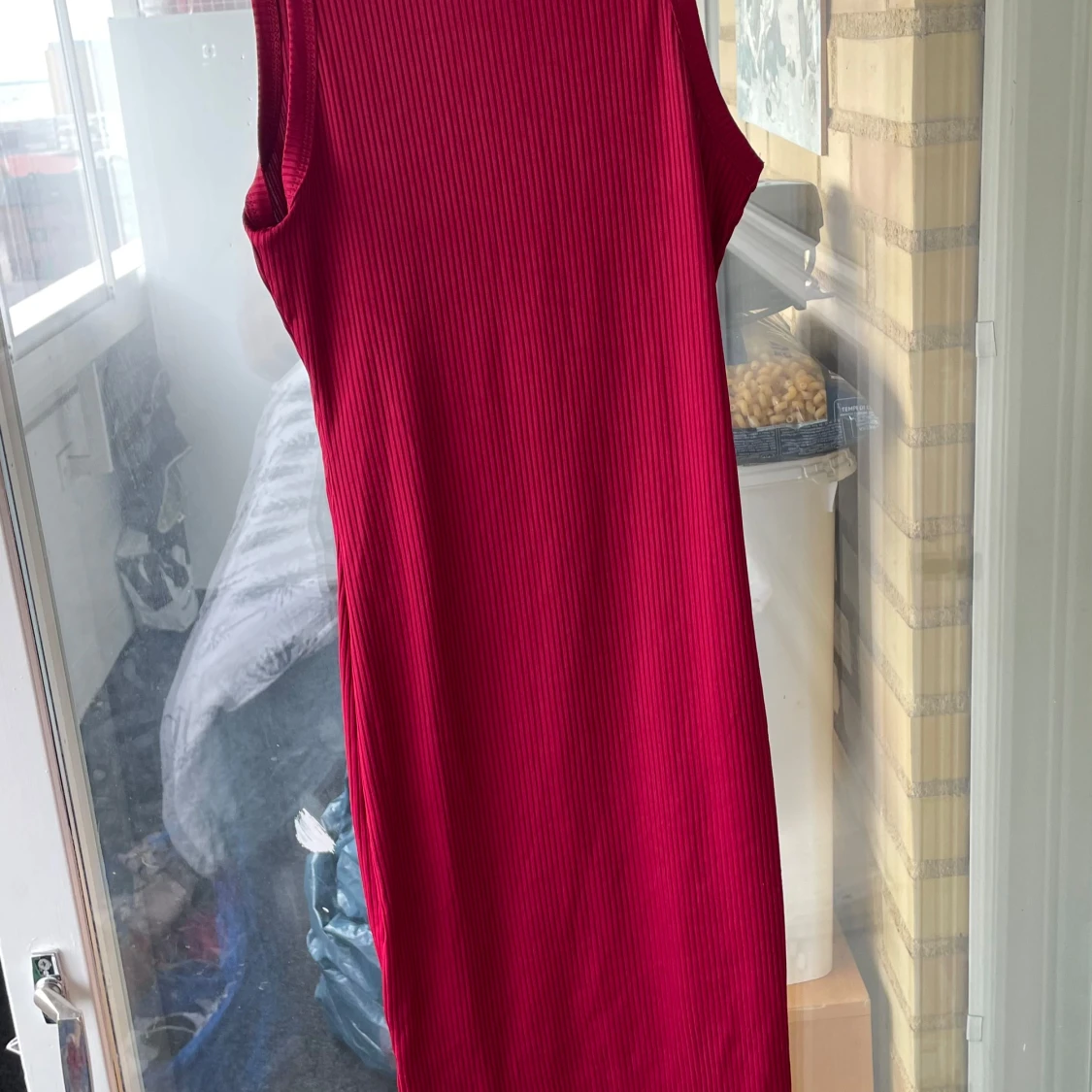 Ribbad röd ärmlös klänning från SHEIN - 2