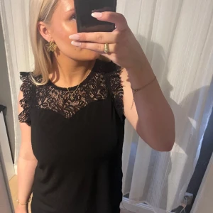 blus - säljer min jättefina blus från Vero moda💓
