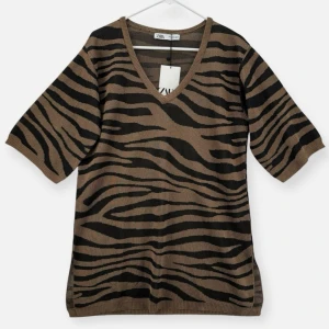 Tröja med zebra mönster - Aldrig använt, nypris 499kr. Den är oversized.