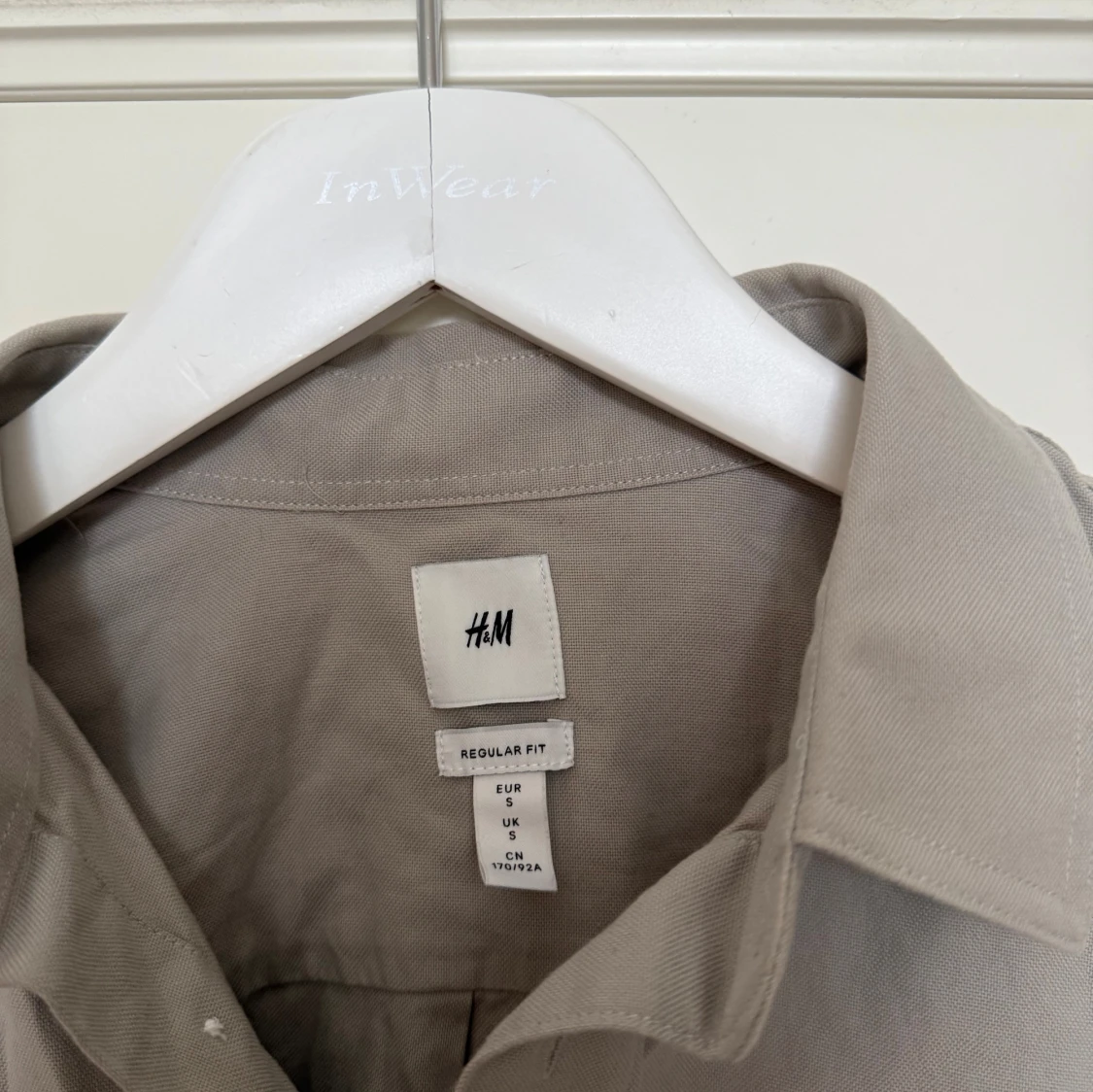 Beige skjorta från H&M, regular fit - 1