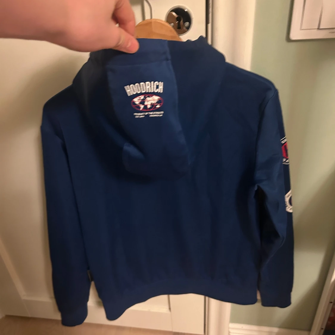 Blå hoodie från Hoodrich med tryck - 1